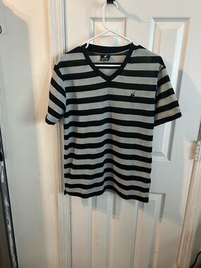 Striped V-Neck Short Sleeve Tee - Black and Gray